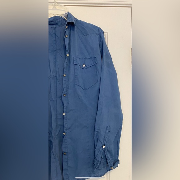 LIGHTWEIGHT ATHLETIC BUTTON UP SHIRT- MEDIUM - Picture 2 of 5